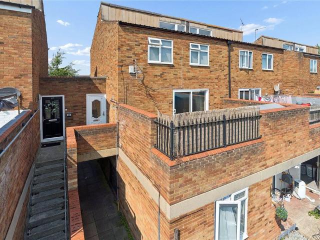 2 bedroom maisonette for sale