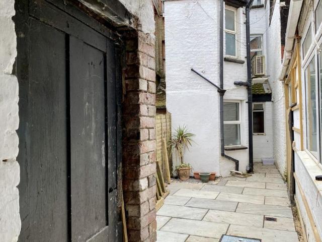 2 bedroom maisonette for sale