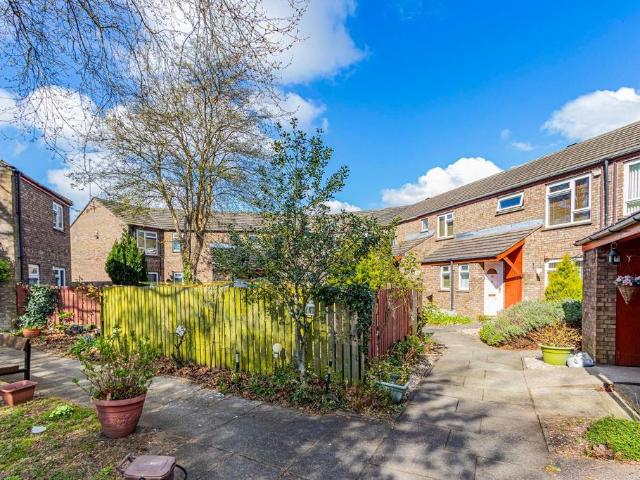 2 bedroom maisonette for sale