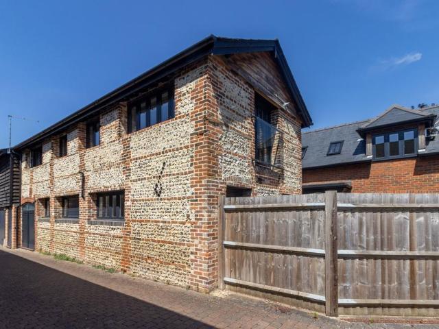 2 bedroom maisonette for sale