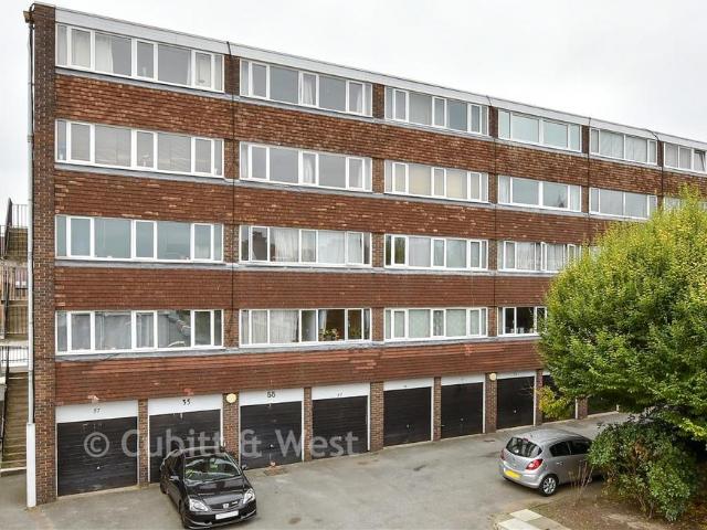 2 bedroom maisonette for sale