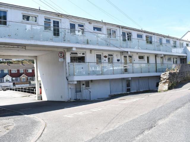 2 bedroom maisonette for sale