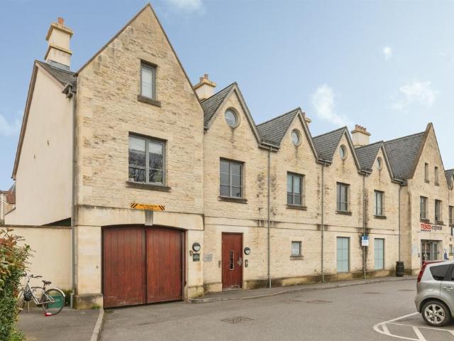 2 bedroom maisonette for sale