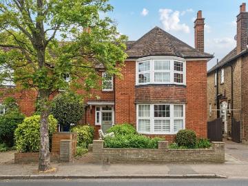 2 bedroom maisonette for sale