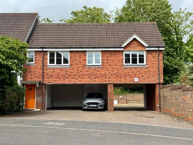 2 bedroom maisonette for sale