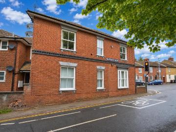 2 bedroom maisonette for sale