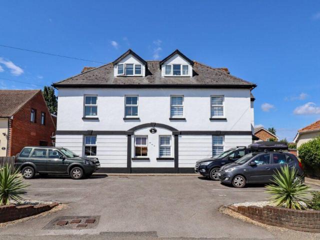 2 bedroom maisonette for sale