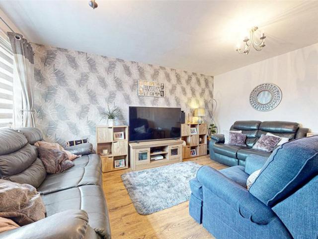 2 bedroom maisonette for sale