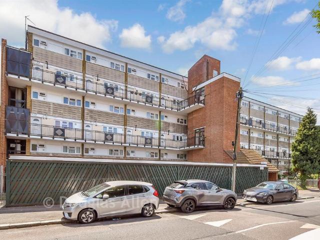 2 bedroom maisonette for sale