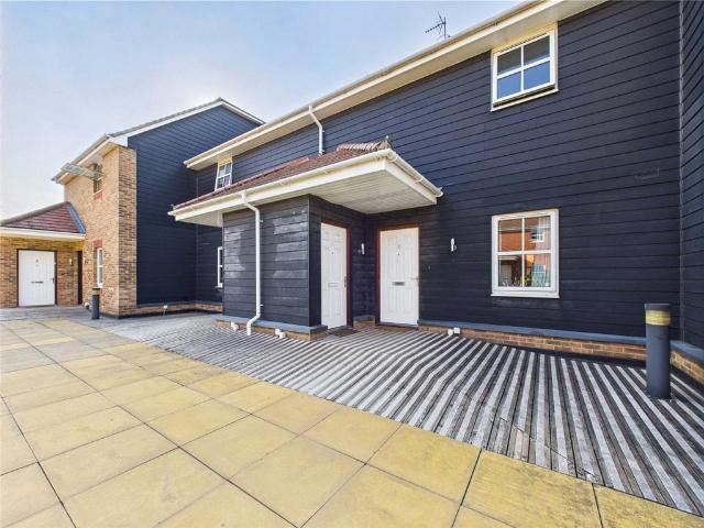 2 bedroom maisonette for sale