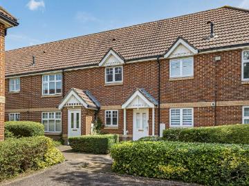 2 bedroom maisonette for sale