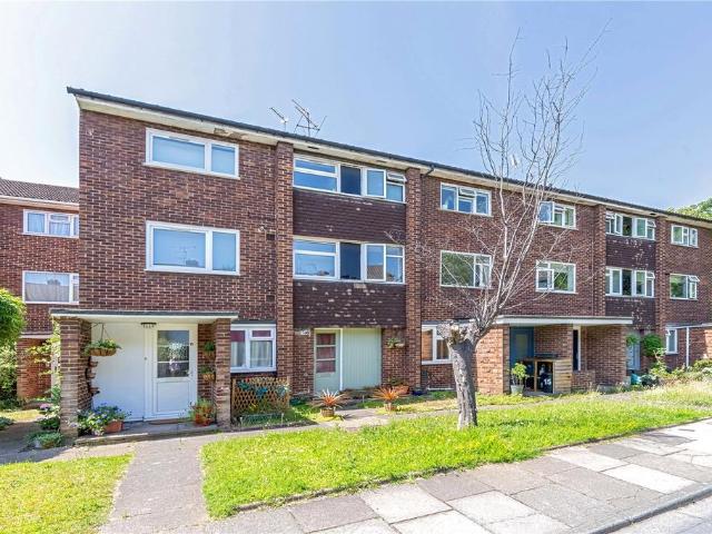 2 bedroom maisonette for sale