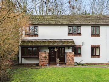 2 bedroom maisonette for sale