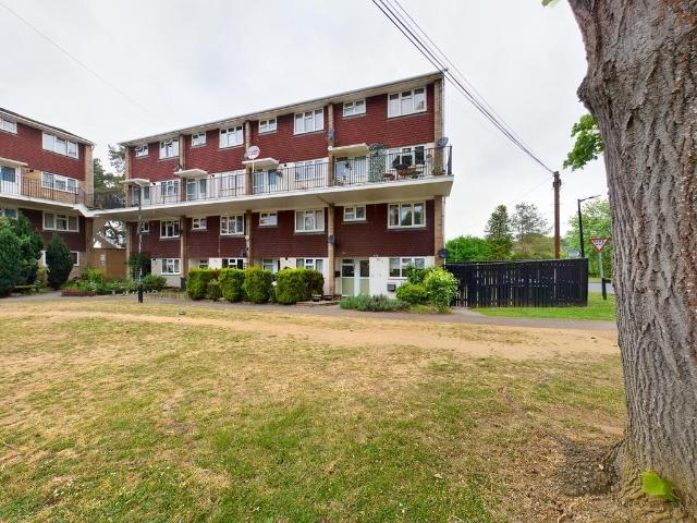 2 bedroom maisonette for sale