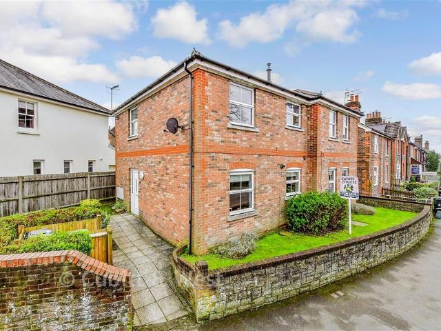 2 bedroom maisonette for sale