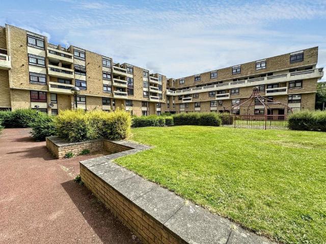 2 bedroom maisonette for sale