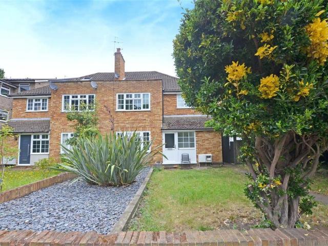 2 bedroom maisonette for sale