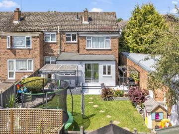 2 bedroom maisonette for sale