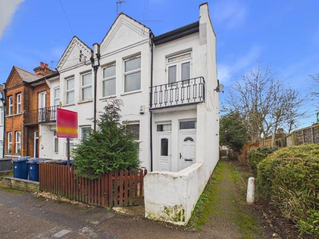 2 bedroom maisonette for sale
