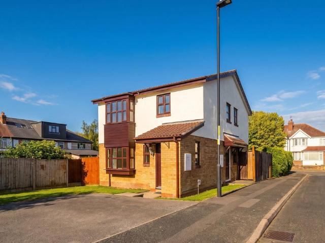 2 bedroom maisonette for sale