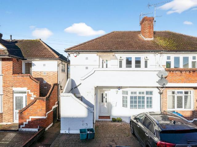 2 bedroom maisonette for sale