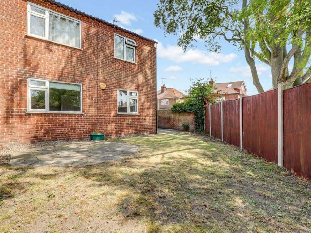 2 bedroom maisonette for sale