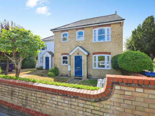 2 bedroom maisonette for sale
