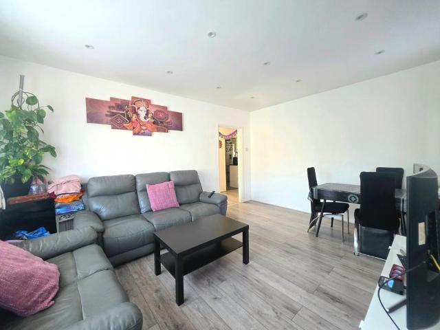 2 bedroom maisonette for sale
