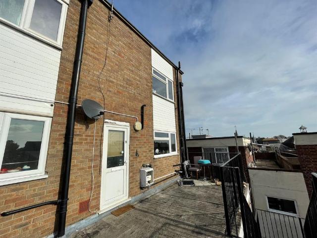 2 bedroom maisonette for sale