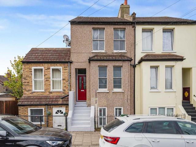 2 bedroom maisonette for sale