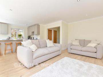 2 bedroom maisonette for sale