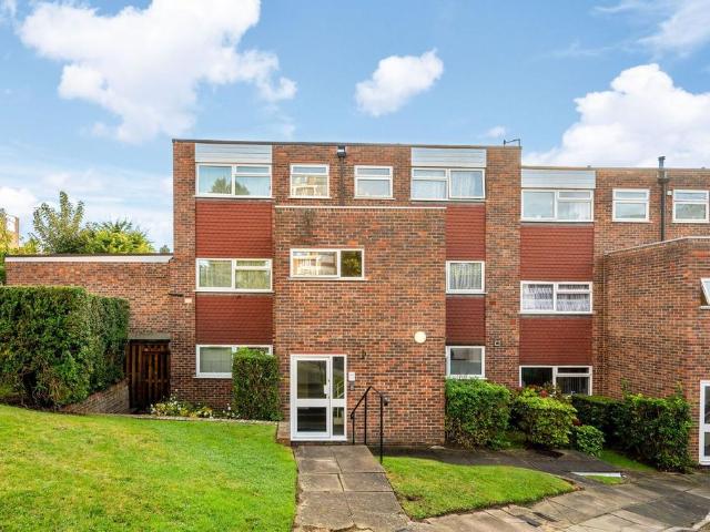 2 bedroom maisonette for sale