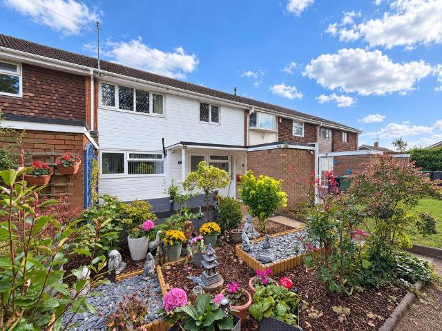 2 bedroom maisonette for sale