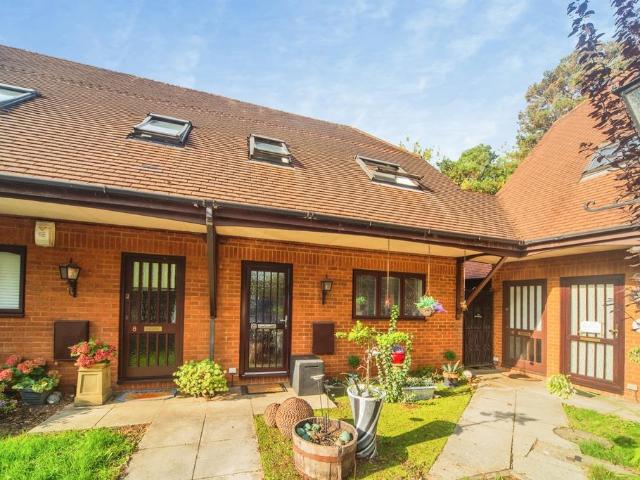 2 bedroom maisonette for sale