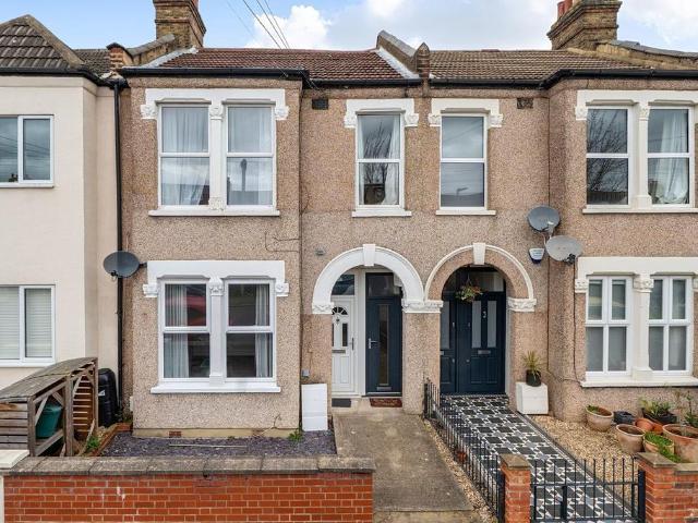 2 bedroom maisonette for sale