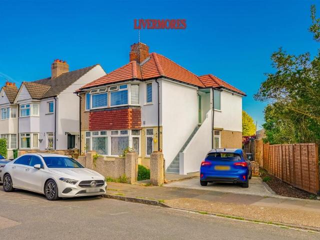 2 bedroom maisonette for sale