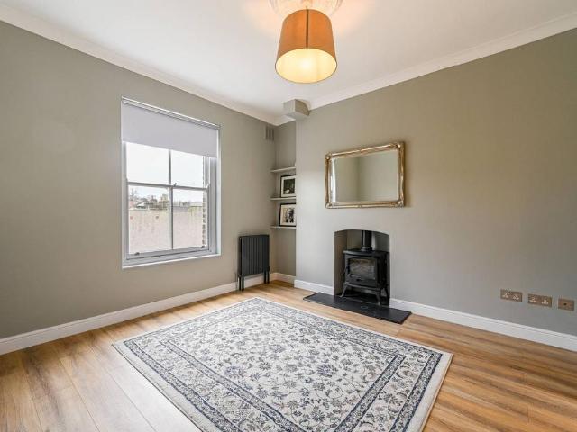 2 bedroom maisonette for sale