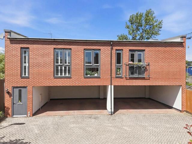 2 bedroom maisonette for sale