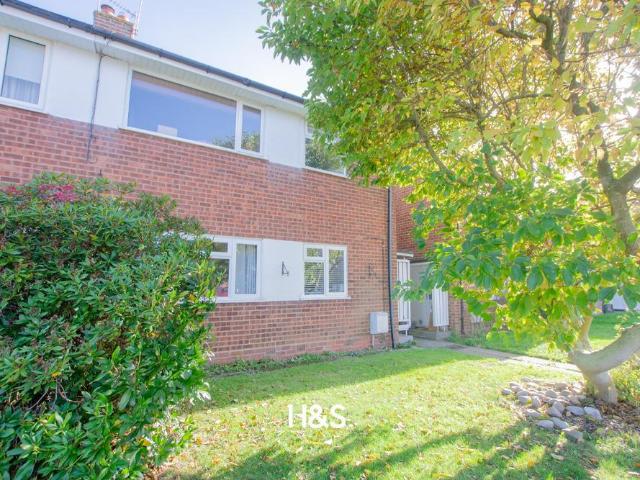 2 bedroom maisonette for sale