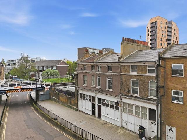 2 bedroom maisonette for sale
