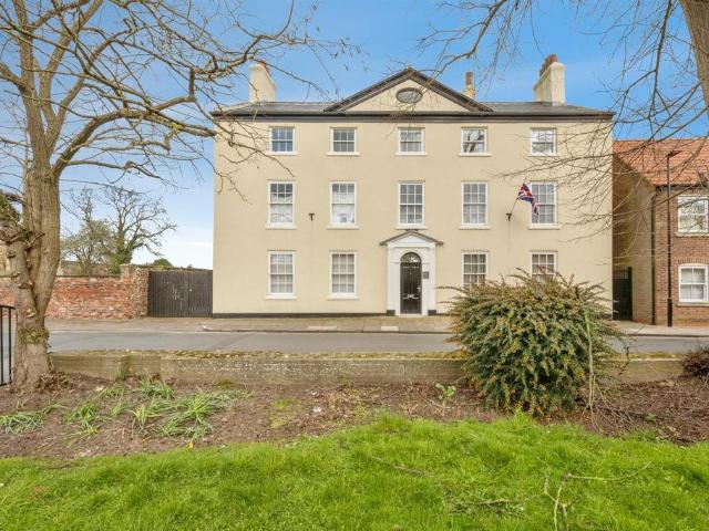 2 bedroom maisonette for sale