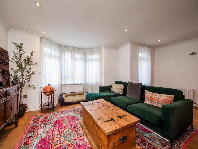 2 bedroom maisonette for sale