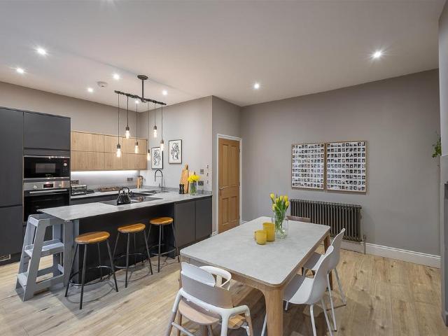 2 bedroom maisonette for sale