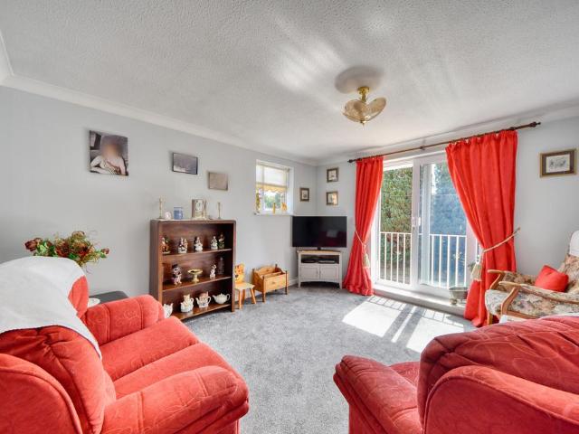 2 bedroom maisonette for sale