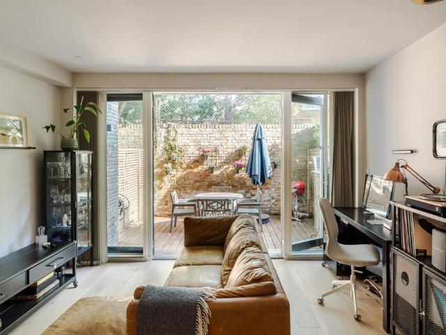 2 bedroom maisonette for sale
