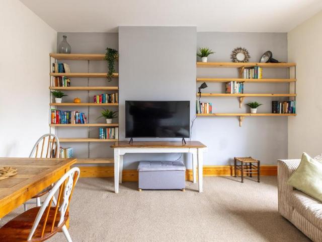 2 bedroom maisonette for sale