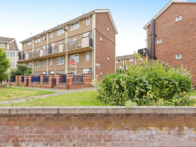 2 bedroom maisonette for sale