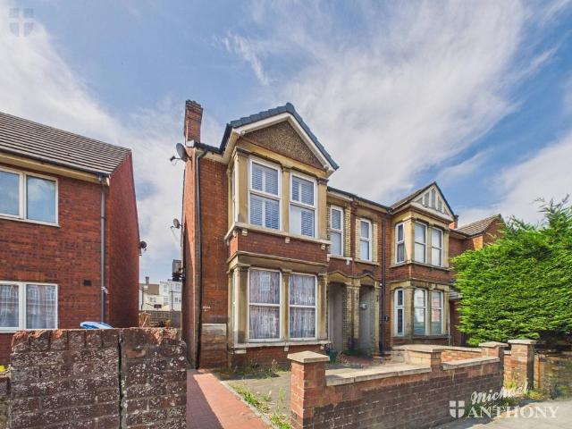 2 bedroom maisonette for sale