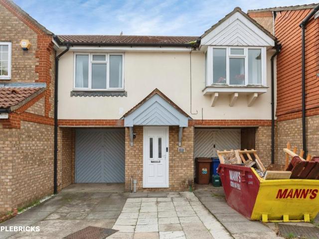 2 bedroom maisonette for sale