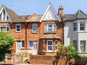 2 bedroom maisonette for sale